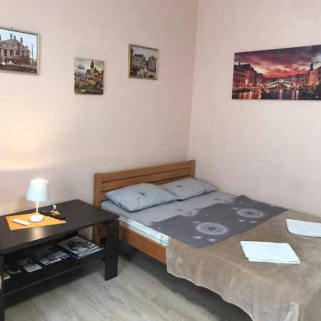Apartment Near The Forum Mall リヴィウ エクステリア 写真