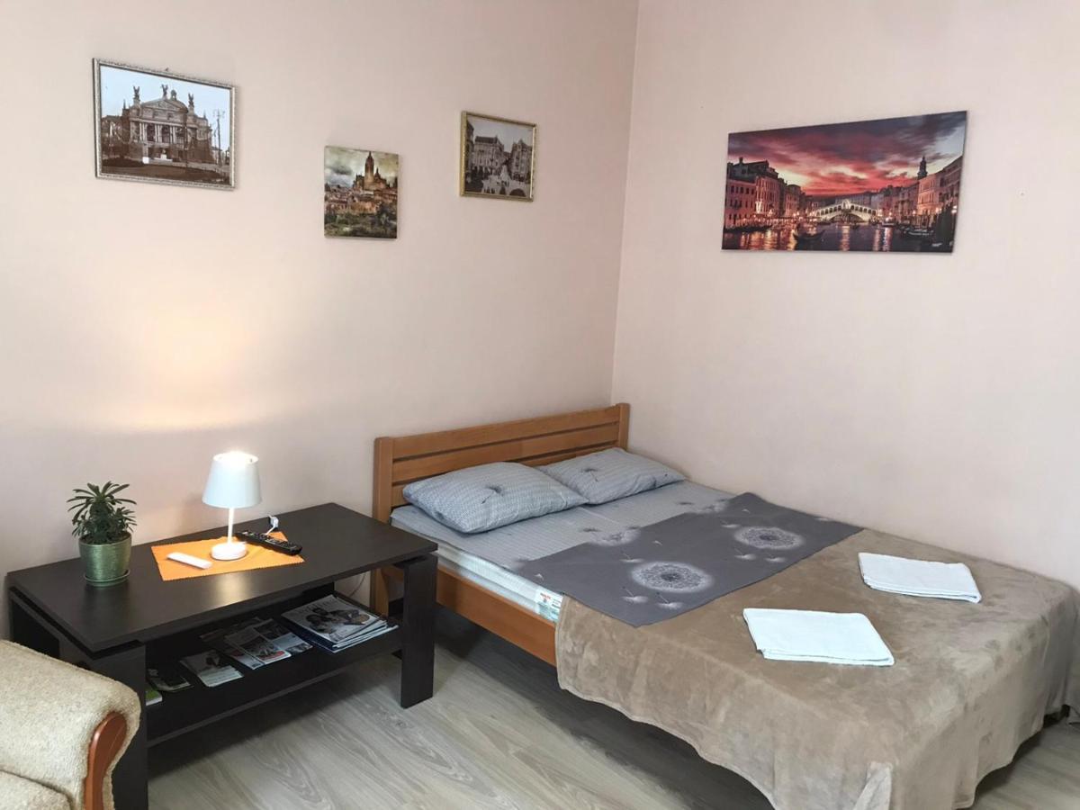 Apartment Near The Forum Mall リヴィウ エクステリア 写真