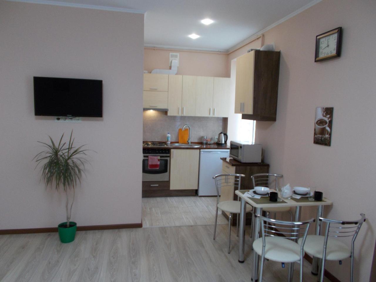 Apartment Near The Forum Mall リヴィウ エクステリア 写真